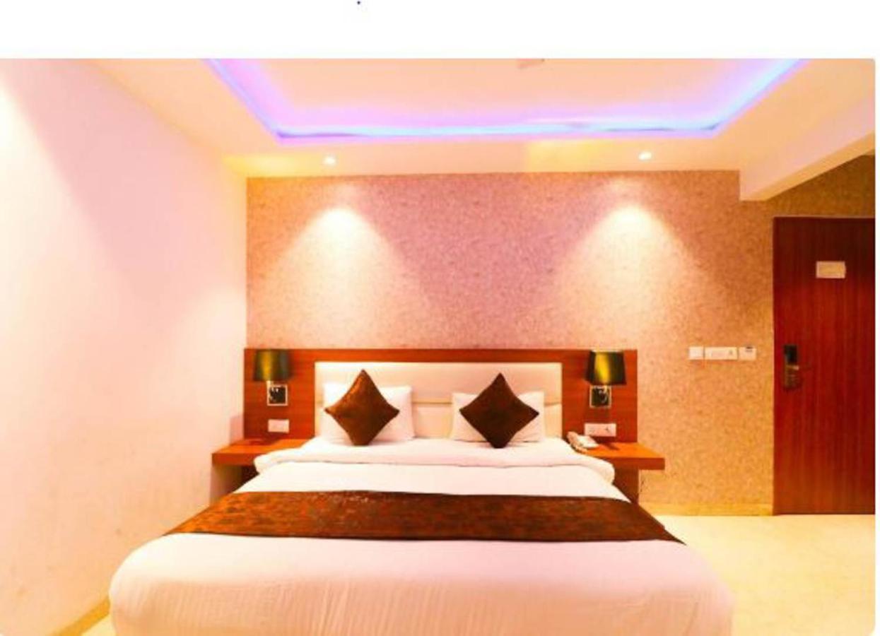Hotel Royal Sky Luxury Near Delhi Airport Nuova Delhi Esterno foto