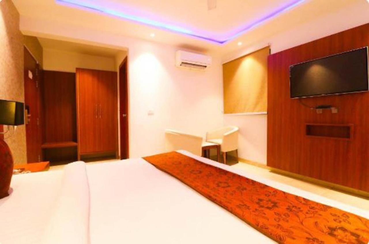 Hotel Royal Sky Luxury Near Delhi Airport Nuova Delhi Esterno foto