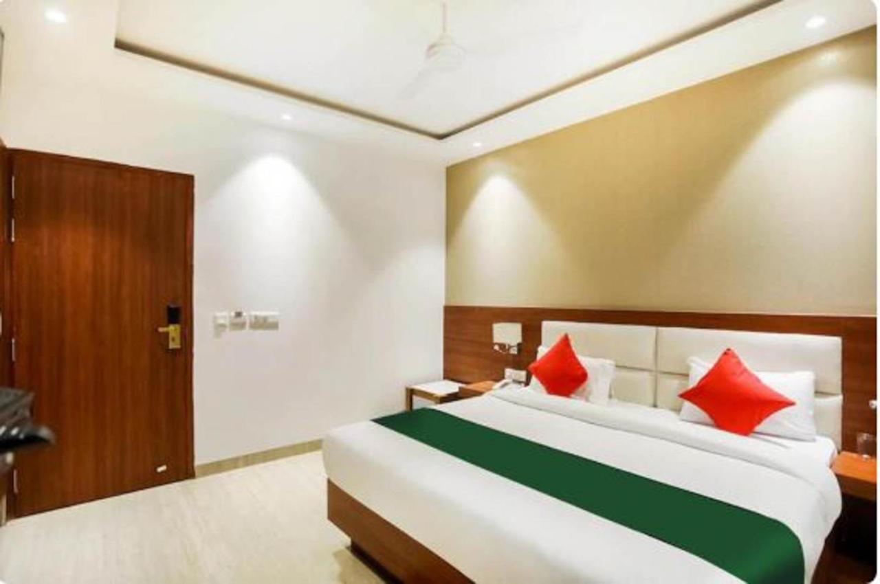 Hotel Royal Sky Luxury Near Delhi Airport Nuova Delhi Esterno foto
