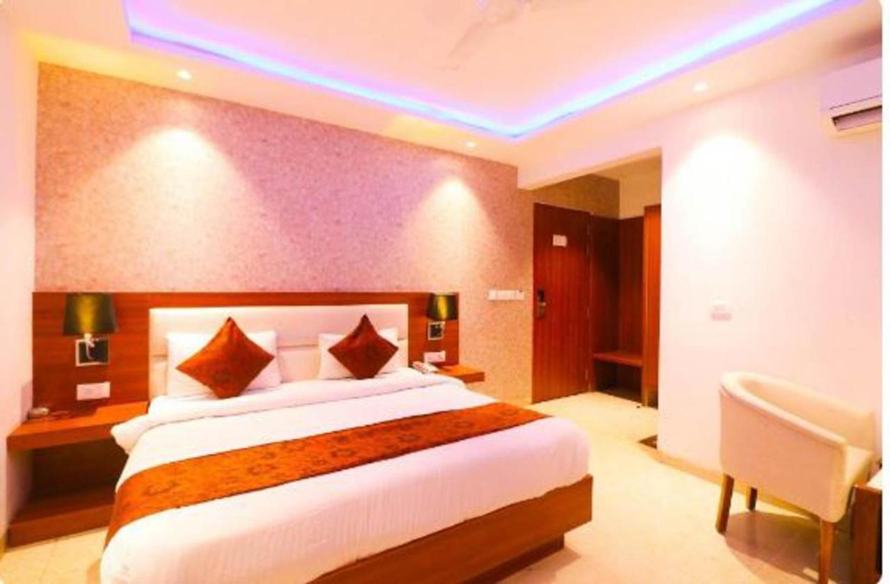 Hotel Royal Sky Luxury Near Delhi Airport Nuova Delhi Esterno foto